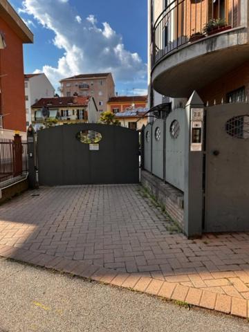 Bon Bon Del Viale-Con Posto Auto Privato Apartment Asti Luaran gambar