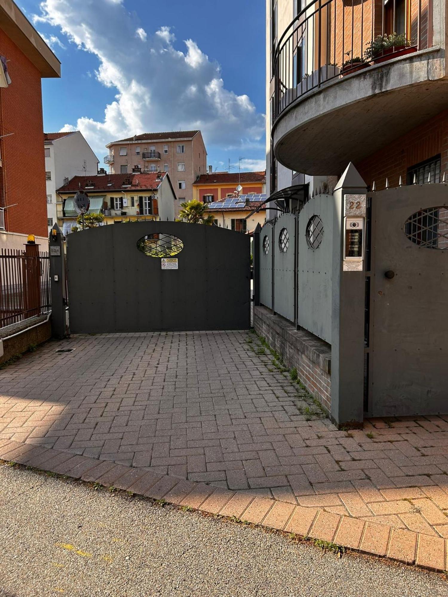 Bon Bon Del Viale-Con Posto Auto Privato Apartment Asti Luaran gambar